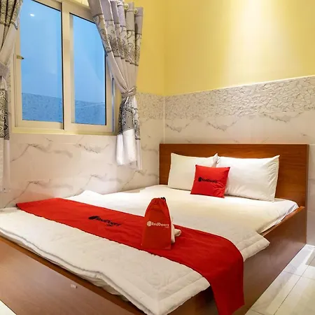 Hotel Reddoorz Near Etown 4